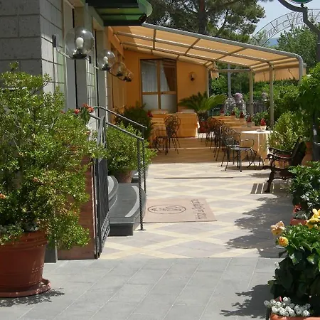 La Pergoletta SantʼAgata sui Due Golfi