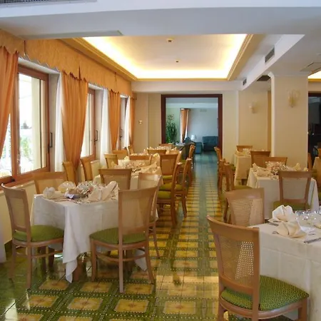 Hotel La Pergoletta SantʼAgata sui Due Golfi