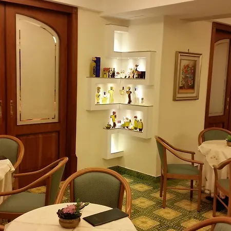 La Pergoletta Hotel SantʼAgata sui Due Golfi