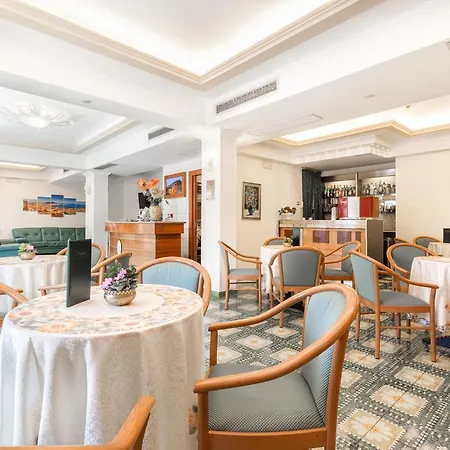 La Pergoletta Hotel SantʼAgata sui Due Golfi