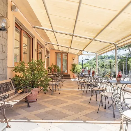 La Pergoletta 3* SantʼAgata sui Due Golfi