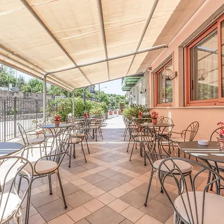 La Pergoletta Hotel SantʼAgata sui Due Golfi