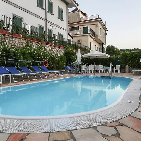 Hotel La Pergoletta 3*