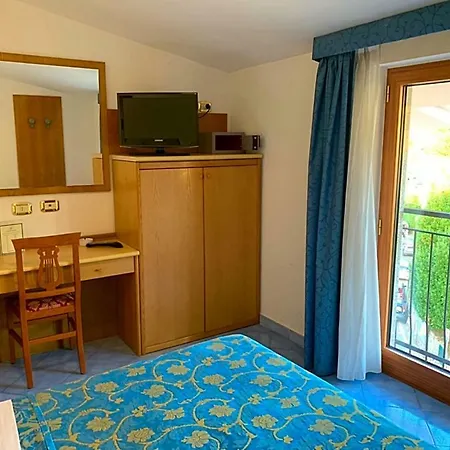 La Pergoletta 3* SantʼAgata sui Due Golfi