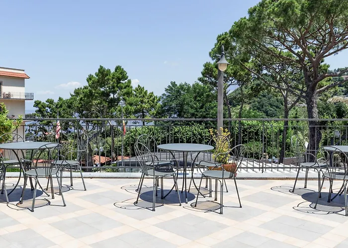 Hotel La Pergoletta SantʼAgata sui Due Golfi