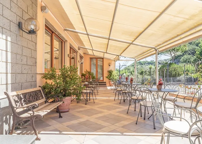 La Pergoletta 3* SantʼAgata sui Due Golfi