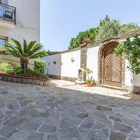 La Pergoletta Hotel SantʼAgata sui Due Golfi